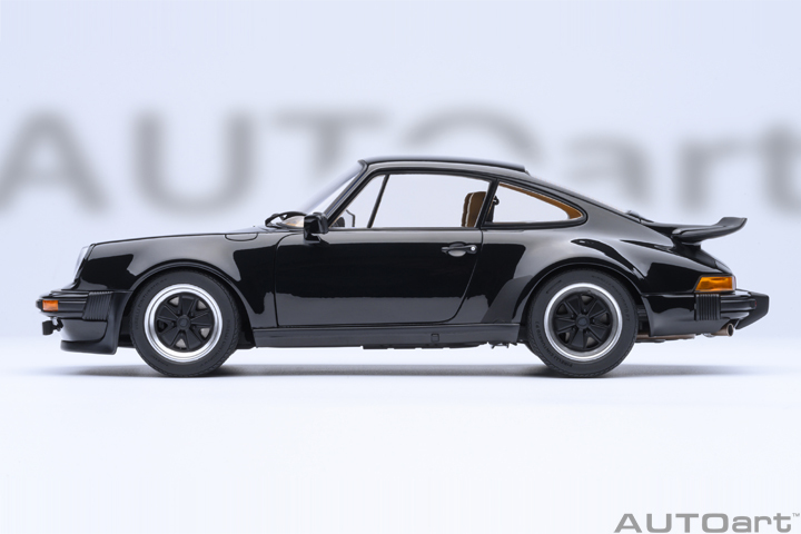 78111 1/18 PORSCHE 911(930) TURBO 3.0 (BLACK)