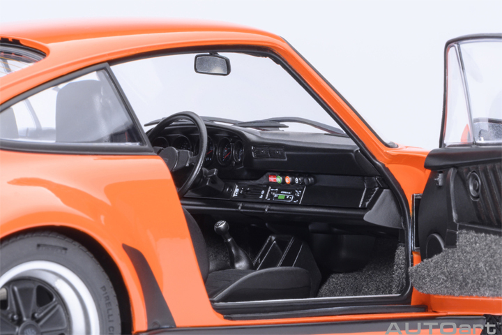 78112 1/18 PORSCHE 911(930) TURBO 3.0 (CONTINENTAL ORANGE)