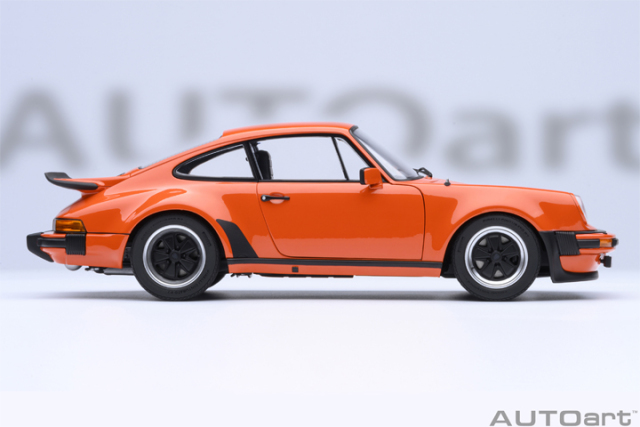 78112 1/18 PORSCHE 911(930) TURBO 3.0 (CONTINENTAL ORANGE)
