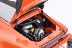 78112 1/18 PORSCHE 911(930) TURBO 3.0 (CONTINENTAL ORANGE)