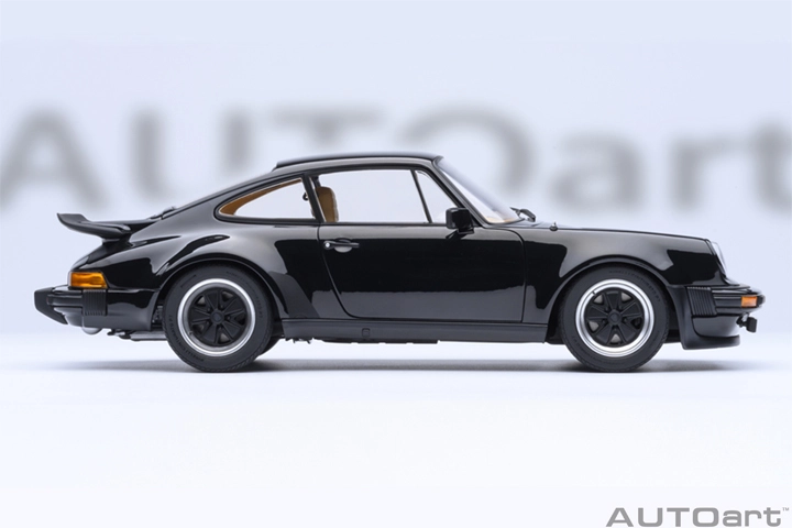 78111 1/18 PORSCHE 911(930) TURBO 3.0 (BLACK)