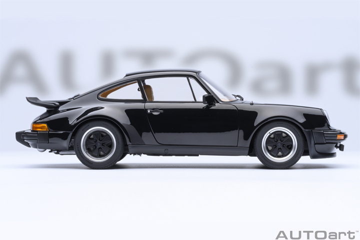 78111 1/18 PORSCHE 911(930) TURBO 3.0 (BLACK)