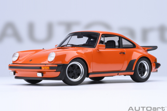78112 1/18 PORSCHE 911(930) TURBO 3.0 (CONTINENTAL ORANGE)