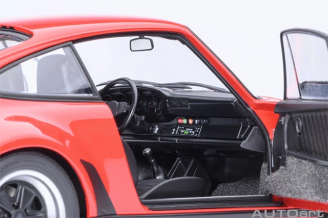 78114 1/18 PORSCHE 911(930) TURBO 3.0 (GUARDS RED)