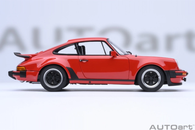 78114 1/18 PORSCHE 911(930) TURBO 3.0 (GUARDS RED)
