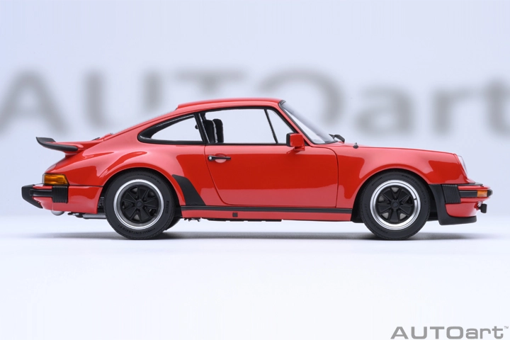 78114 1/18 PORSCHE 911(930) TURBO 3.0 (GUARDS RED)