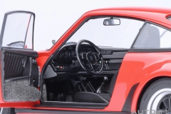 78114 1/18 PORSCHE 911(930) TURBO 3.0 (GUARDS RED)