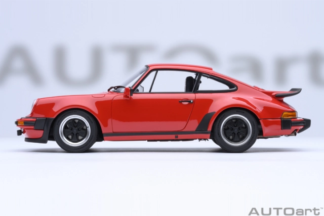 78114 1/18 PORSCHE 911(930) TURBO 3.0 (GUARDS RED)