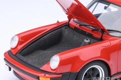 78114 1/18 PORSCHE 911(930) TURBO 3.0 (GUARDS RED)