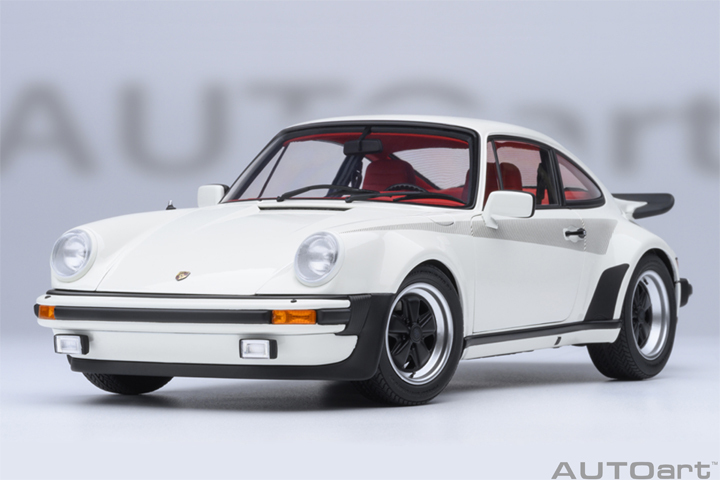 78113 1/18 PORSCHE 911(930) TURBO 3.0 (GRAND PRIX WHITE W/ TURBO STRIPES)