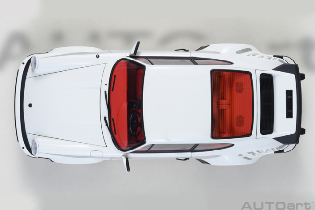 78113 1/18 PORSCHE 911(930) TURBO 3.0 (GRAND PRIX WHITE W/ TURBO STRIPES)