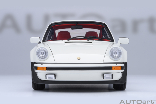 78113 1/18 PORSCHE 911(930) TURBO 3.0 (GRAND PRIX WHITE W/ TURBO STRIPES)