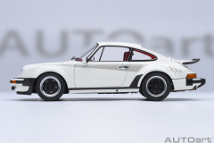 78113 1/18 PORSCHE 911(930) TURBO 3.0 (GRAND PRIX WHITE W/ TURBO STRIPES)