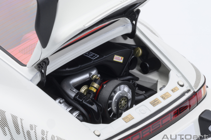 78113 1/18 PORSCHE 911(930) TURBO 3.0 (GRAND PRIX WHITE W/ TURBO STRIPES)