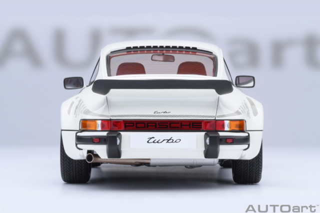 78113 1/18 PORSCHE 911(930) TURBO 3.0 (GRAND PRIX WHITE W/ TURBO STRIPES)