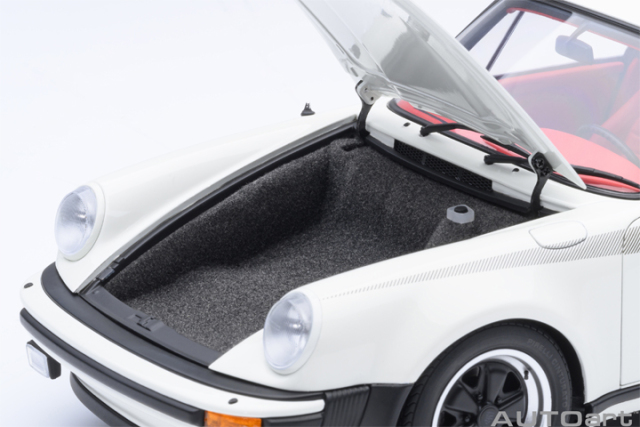 78113 1/18 PORSCHE 911(930) TURBO 3.0 (GRAND PRIX WHITE W/ TURBO STRIPES)