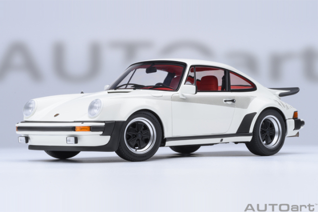78113 1/18 PORSCHE 911(930) TURBO 3.0 (GRAND PRIX WHITE W/ TURBO STRIPES)