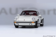 78113 1/18 PORSCHE 911(930) TURBO 3.0 (GRAND PRIX WHITE W/ TURBO STRIPES)
