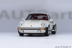78113 1/18 PORSCHE 911(930) TURBO 3.0 (GRAND PRIX WHITE W/ TURBO STRIPES)