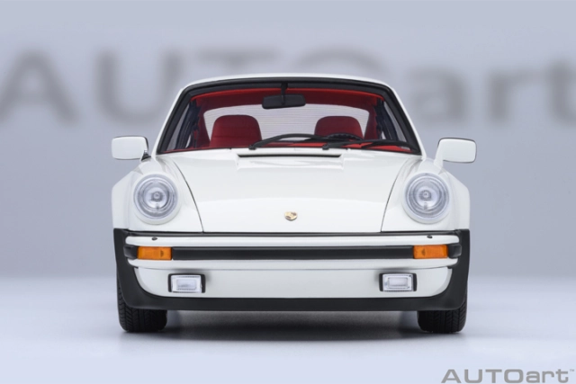 78113 1/18 PORSCHE 911(930) TURBO 3.0 (GRAND PRIX WHITE W/ TURBO STRIPES)