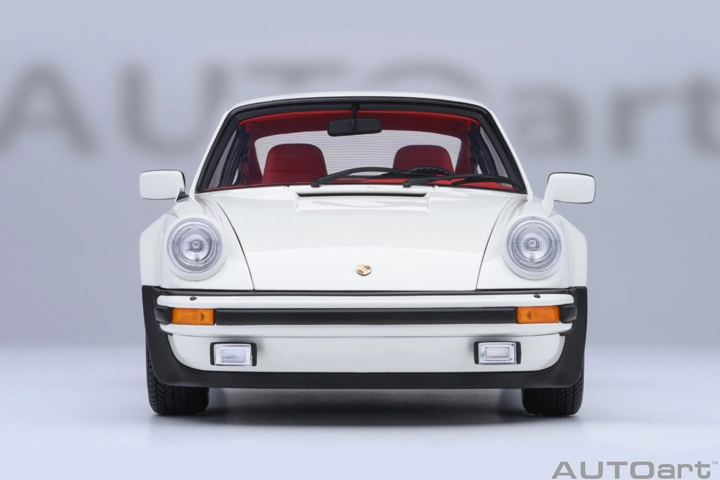 78113 1/18 PORSCHE 911(930) TURBO 3.0 (GRAND PRIX WHITE W/ TURBO STRIPES)
