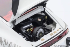 78113 1/18 PORSCHE 911(930) TURBO 3.0 (GRAND PRIX WHITE W/ TURBO STRIPES)