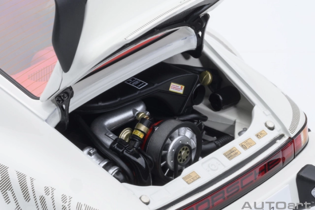 78113 1/18 PORSCHE 911(930) TURBO 3.0 (GRAND PRIX WHITE W/ TURBO STRIPES)