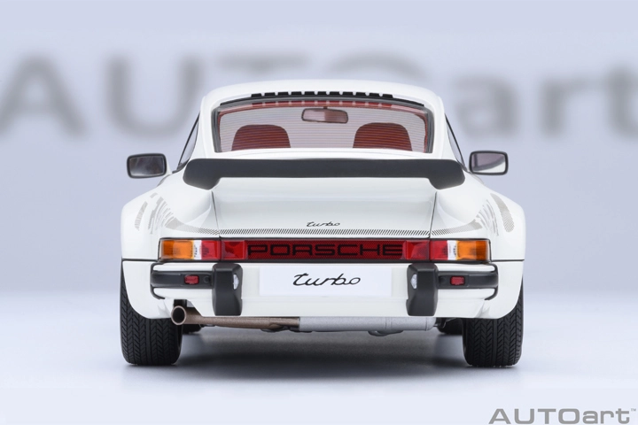 78113 1/18 PORSCHE 911(930) TURBO 3.0 (GRAND PRIX WHITE W/ TURBO STRIPES)