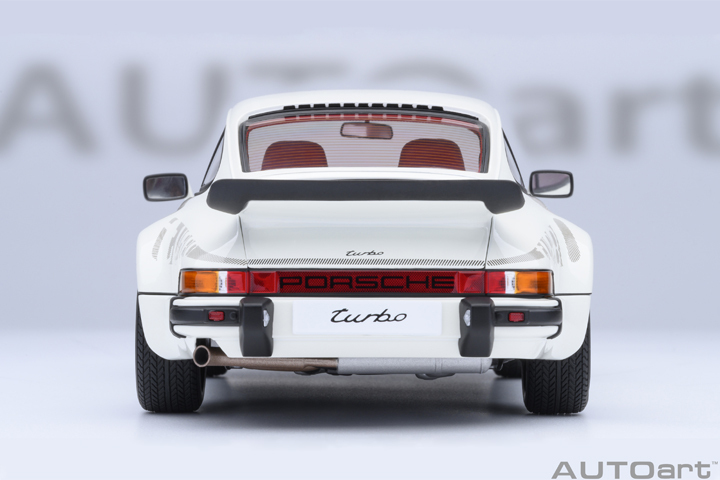 78113 1/18 PORSCHE 911(930) TURBO 3.0 (GRAND PRIX WHITE W/ TURBO STRIPES)