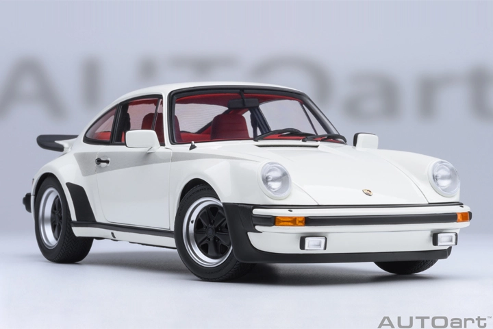 78113 1/18 PORSCHE 911(930) TURBO 3.0 (GRAND PRIX WHITE W/ TURBO STRIPES)