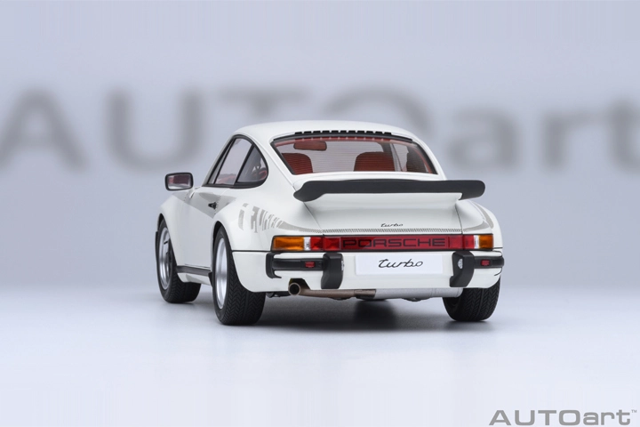 78113 1/18 PORSCHE 911(930) TURBO 3.0 (GRAND PRIX WHITE W/ TURBO STRIPES)