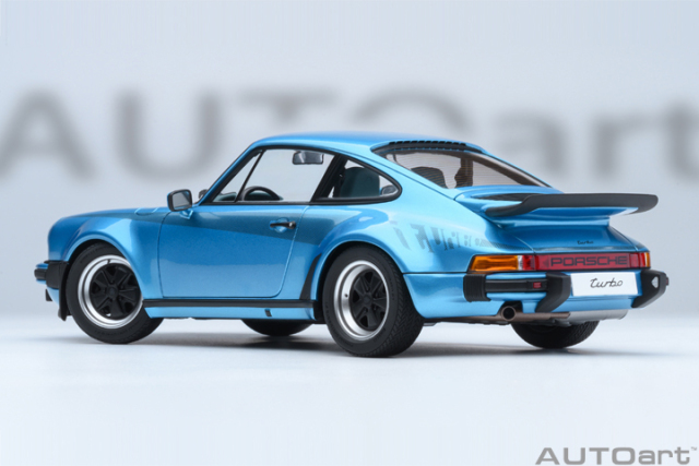 78115 1/18 PORSCHE 911(930) TURBO 3.0 (MINERVA BLUE W/ TURBO STRIPES)