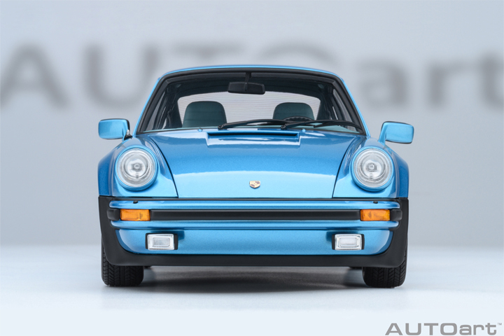 78115 1/18 PORSCHE 911(930) TURBO 3.0 (MINERVA BLUE W/ TURBO STRIPES)
