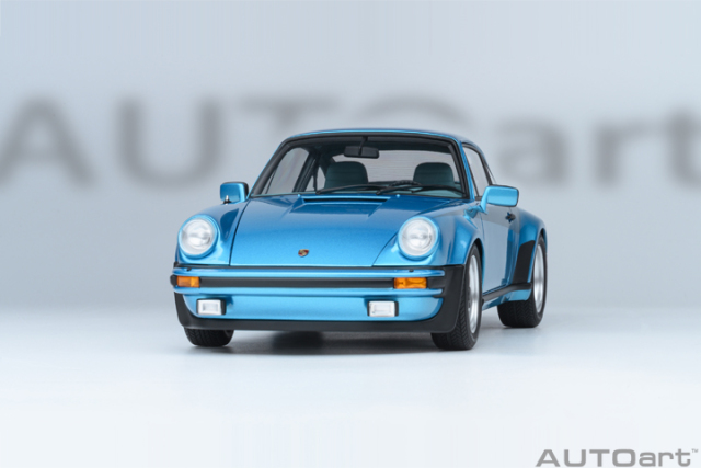 78115 1/18 PORSCHE 911(930) TURBO 3.0 (MINERVA BLUE W/ TURBO STRIPES)