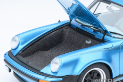 78115 1/18 PORSCHE 911(930) TURBO 3.0 (MINERVA BLUE W/ TURBO STRIPES)