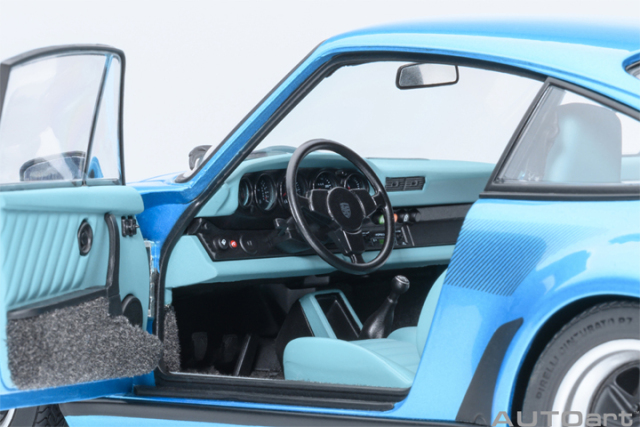78115 1/18 PORSCHE 911(930) TURBO 3.0 (MINERVA BLUE W/ TURBO STRIPES)