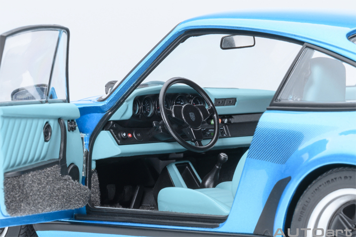 78115 1/18 PORSCHE 911(930) TURBO 3.0 (MINERVA BLUE W/ TURBO STRIPES)