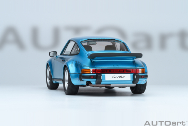 78115 1/18 PORSCHE 911(930) TURBO 3.0 (MINERVA BLUE W/ TURBO STRIPES)