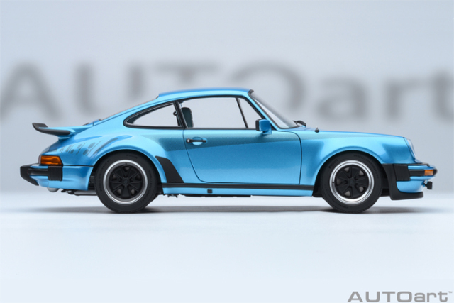 78115 1/18 PORSCHE 911(930) TURBO 3.0 (MINERVA BLUE W/ TURBO STRIPES)