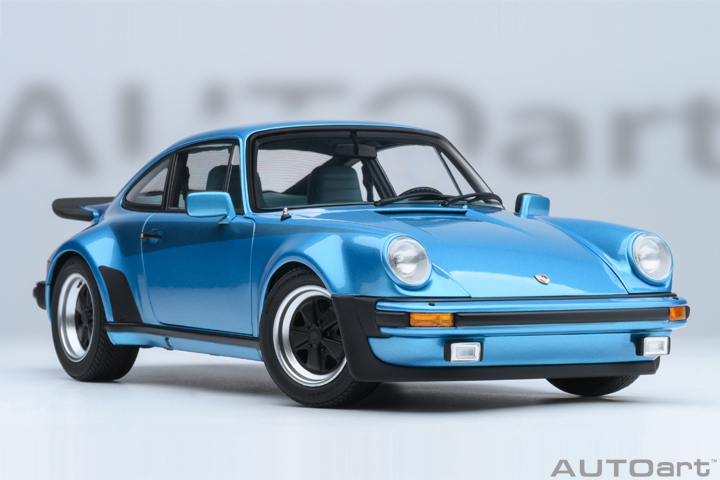 78115 1/18 PORSCHE 911(930) TURBO 3.0 (MINERVA BLUE W/ TURBO STRIPES)