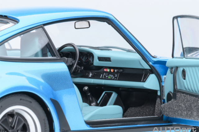 78115 1/18 PORSCHE 911(930) TURBO 3.0 (MINERVA BLUE W/ TURBO STRIPES)