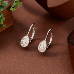 The New Listing jewelry Earrings