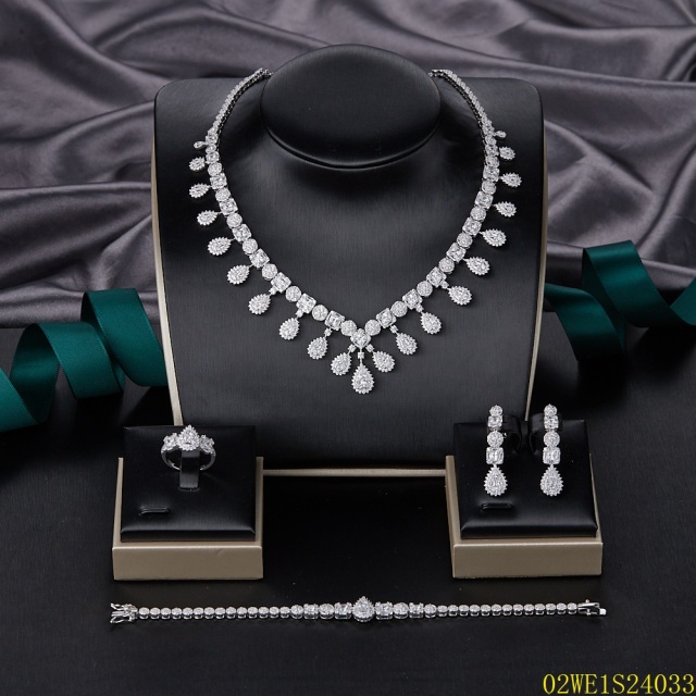 925 Sterling Silver Teardrop Halo CZ Fringe 4‑Piece Jewelry Set Necklace Bracelet Earrings Ring | Blossom CS Jewelry