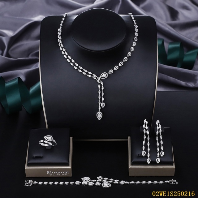 Blossom CS Jewelry 925 Silver Teardrop Halo Y Shape Cubic Zirconia Bridal 4Pcs Jewelry Set