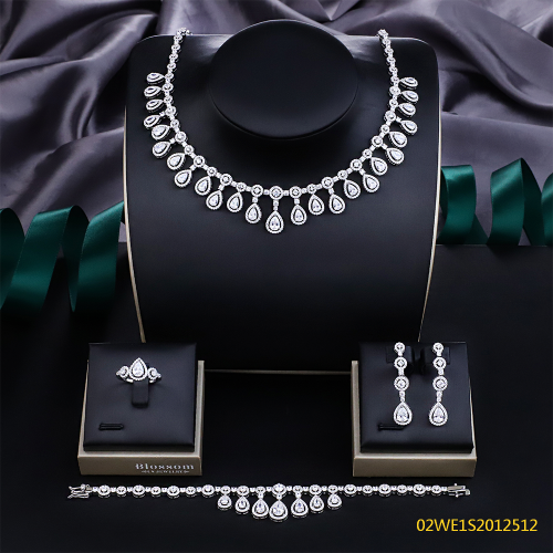 Blossom CS Jewelry 925 Silver Teardrop Halo Cubic Zirconia Collar 4Pcs Bridal Jewelry Set Wholesale