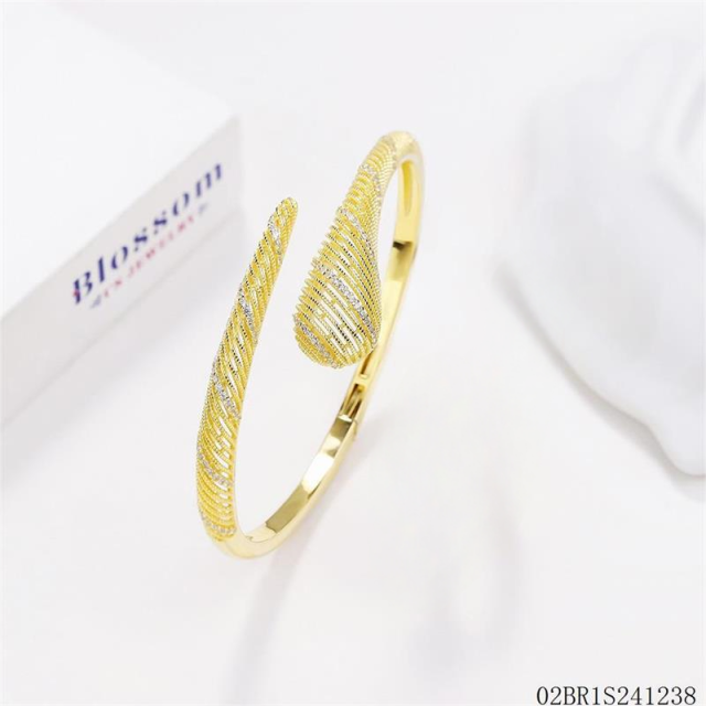 Blossom CS Jewelry 925 Sterling Silver Gold‑Plated Textured Hinged Bangle,Teardrop Pave Cubic Zirconia Open‑Style Bracelet For Women