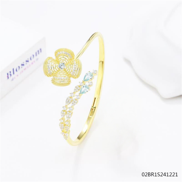 Blossom CS Jewelry 925 Sterling Silver Gold‑Plated Hinged Bangle,Four‑Petal Flower Multi‑Cut Cubic Zirconia Open‑Style Bracelet For Women