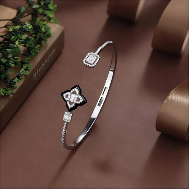 Blossom CS Jewelry Four Leaf Clover 925 Sterling Silver Open Bangle For Women Inlaid Cubic Zirconia Bracelet Gift