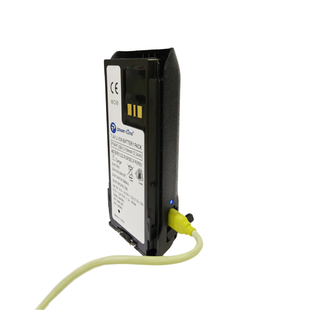 PTM-R7IC Intelligent IP67 Waterproof Battery Pack with a USB-C charging port for Mototrbo R7 R7A radios