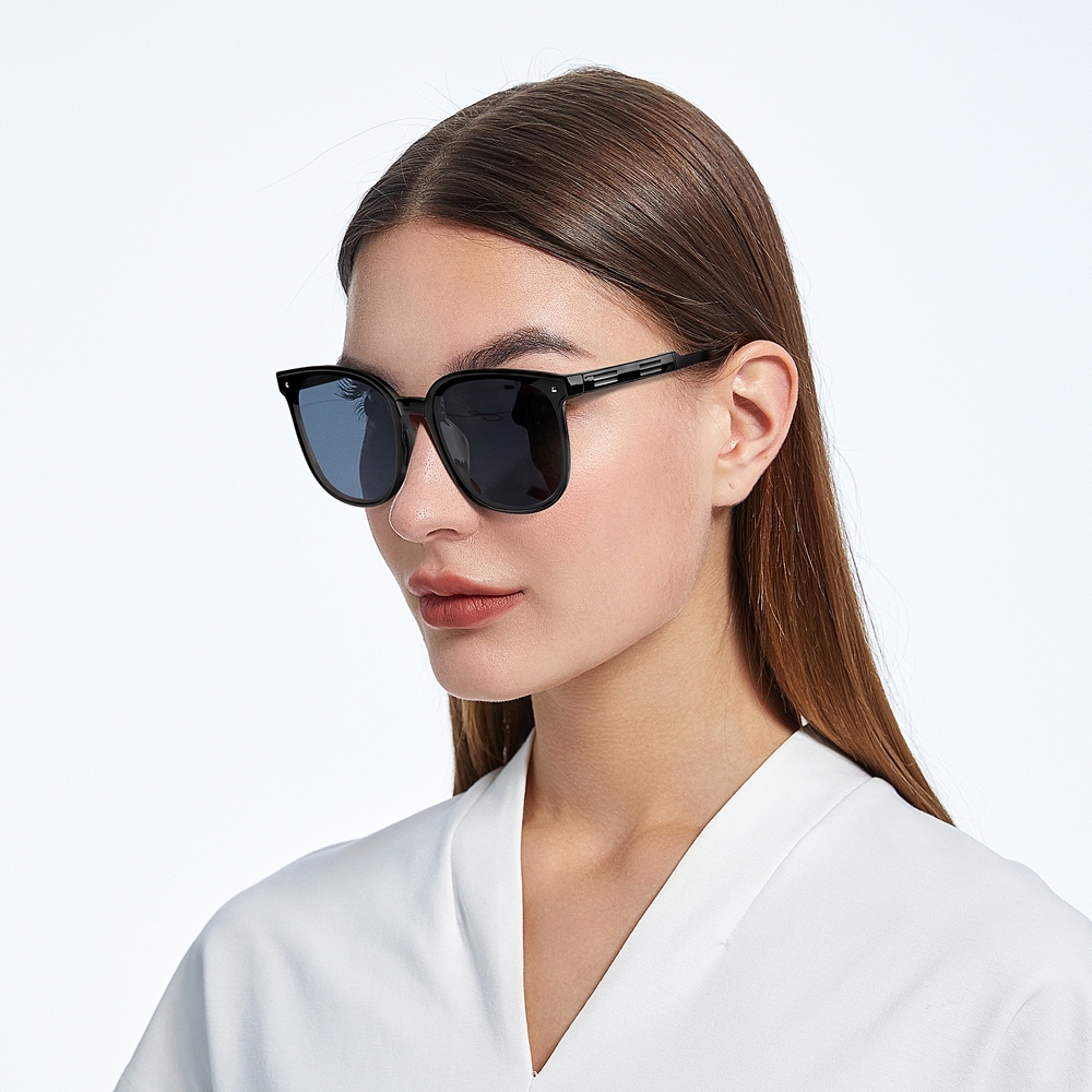 Men's Pocketable Folding Polarized Sunglasses Compact Travel Trending Shades for Ladies Foldable Frame Flat Lens Sun glasses with Studs